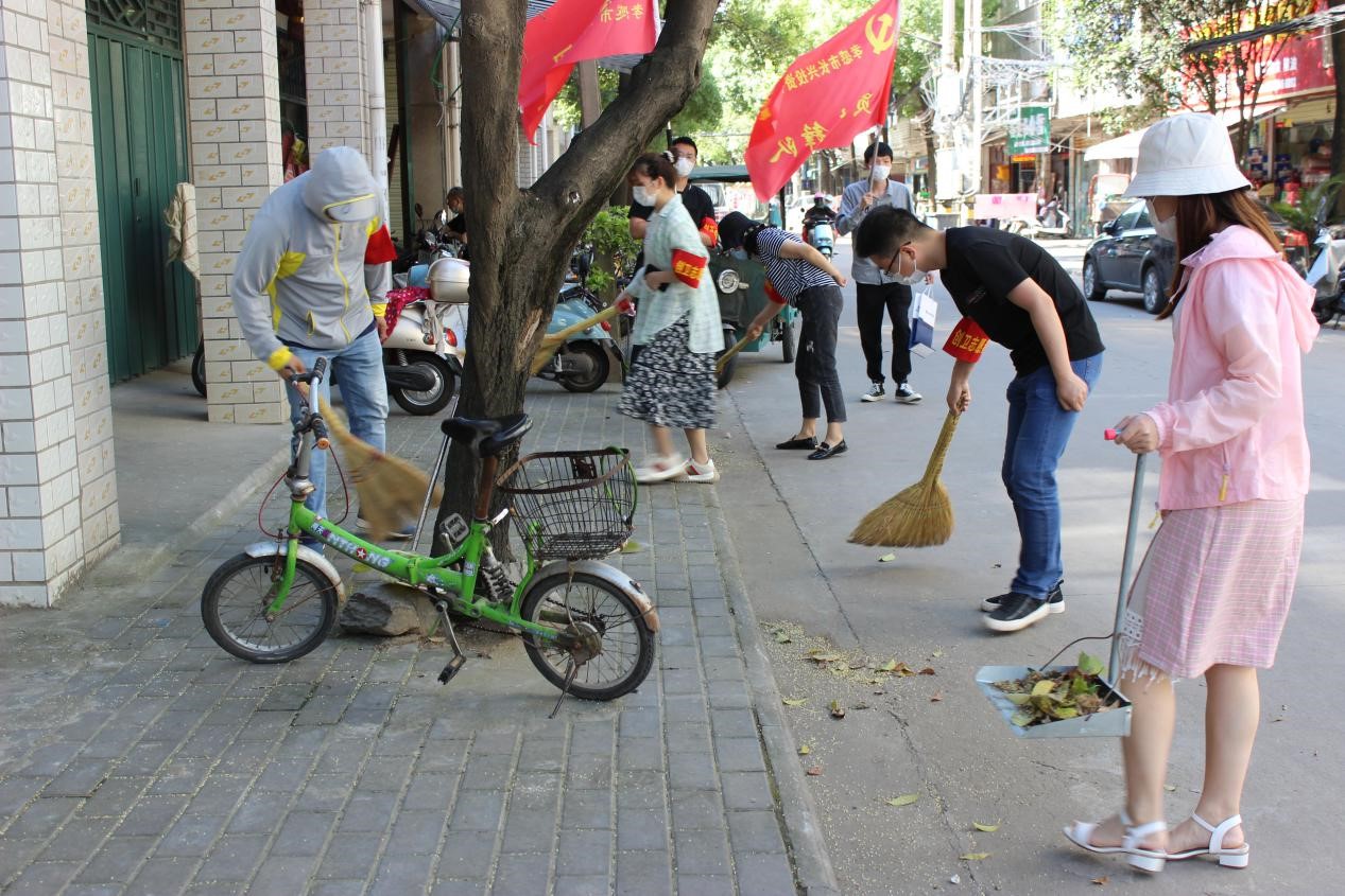 長(zhǎng)興公司開展環(huán)境衛(wèi)生大掃除活動(dòng)-1.jpg
